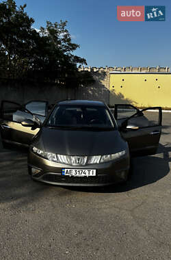 Хэтчбек Honda Civic 2006 в 