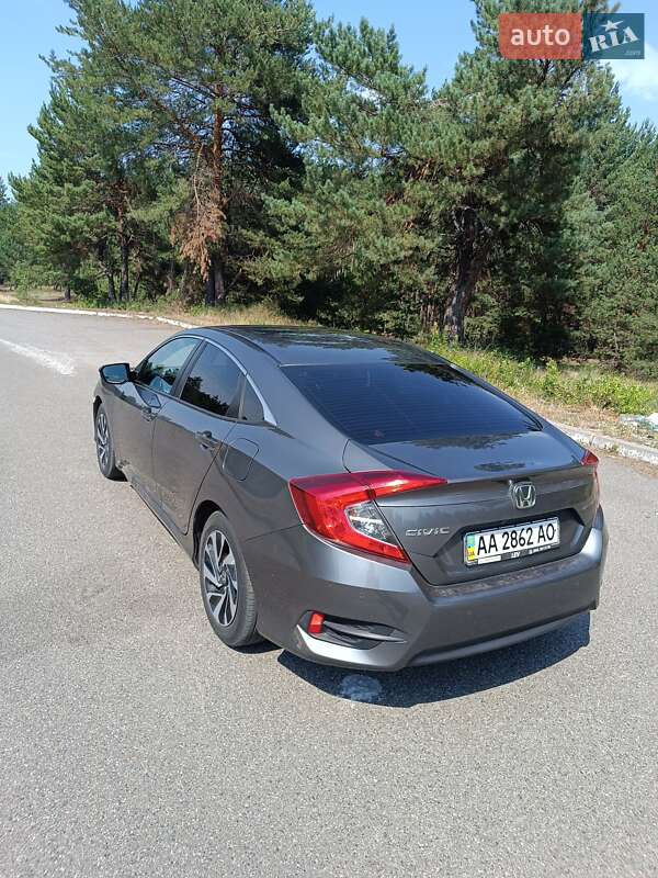 Седан Honda Civic 2018 в Киеве