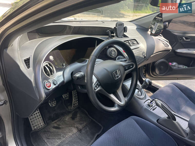 Хэтчбек Honda Civic 2007 в Ивано-Франковске