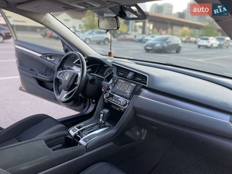 Седан Honda Civic 2018 в Киеве