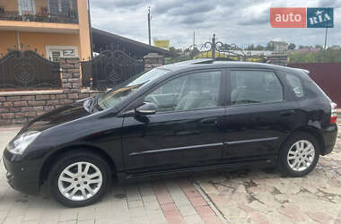 Хэтчбек Honda Civic 2004 в 
