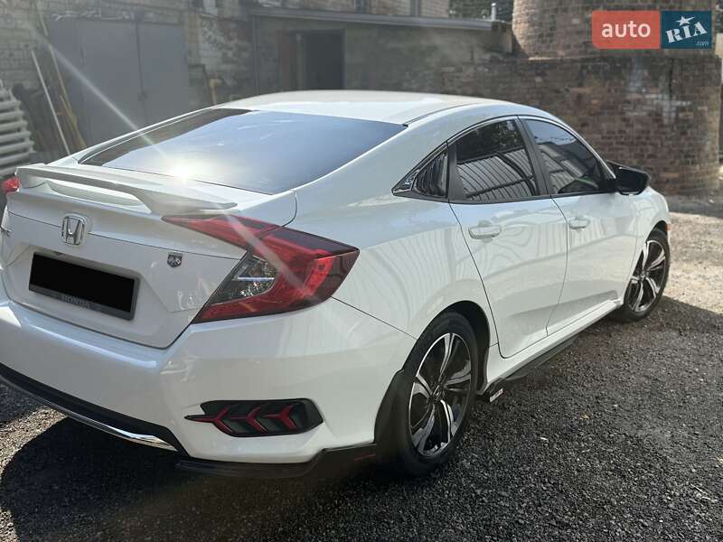 Седан Honda Civic 2019 в Днепре