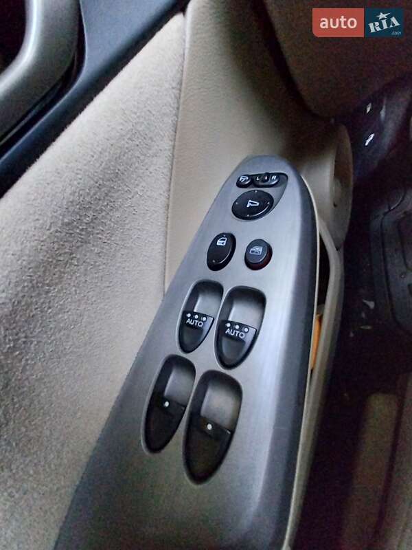 Хэтчбек Honda Civic 2006 в Вишневом