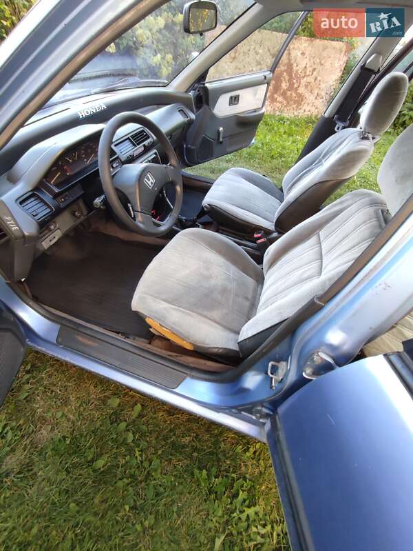 Седан Honda Civic 1988 в Здолбуніві