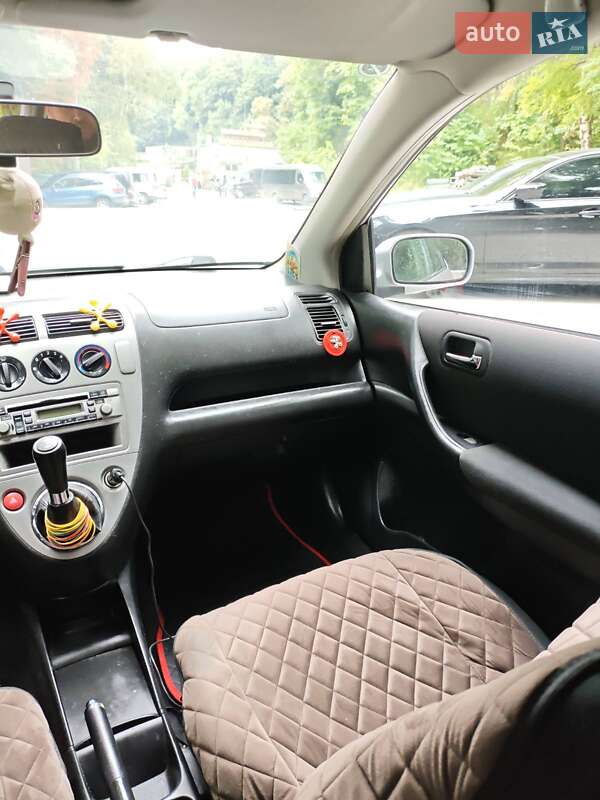 Хэтчбек Honda Civic 2004 в Львове