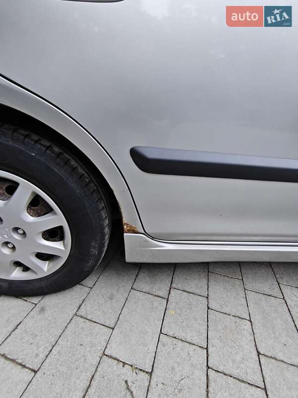 Хэтчбек Honda Civic 2004 в Львове