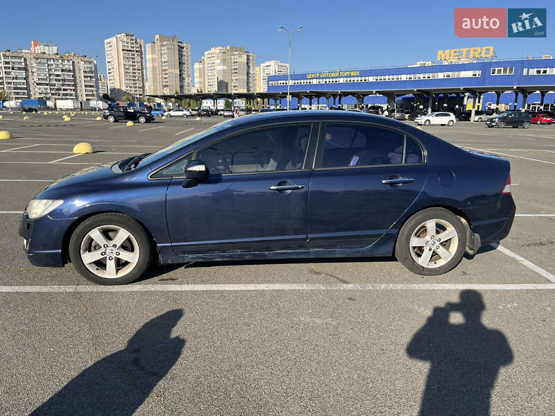 ihika　0207 Купить сальник хвостовика кпп экскаватора hyundai zgaq-01087