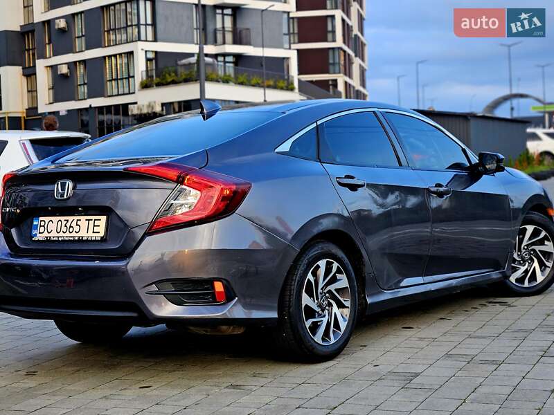 Седан Honda Civic 2017 в Львове