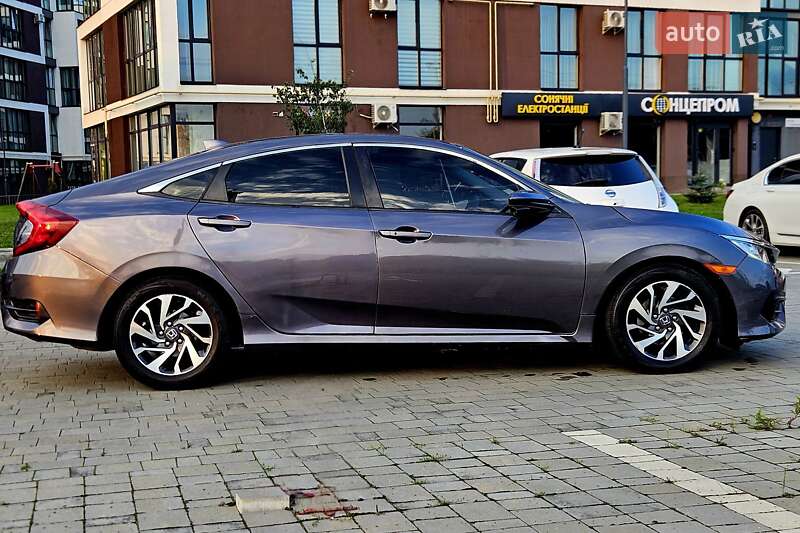 Седан Honda Civic 2017 в Львове