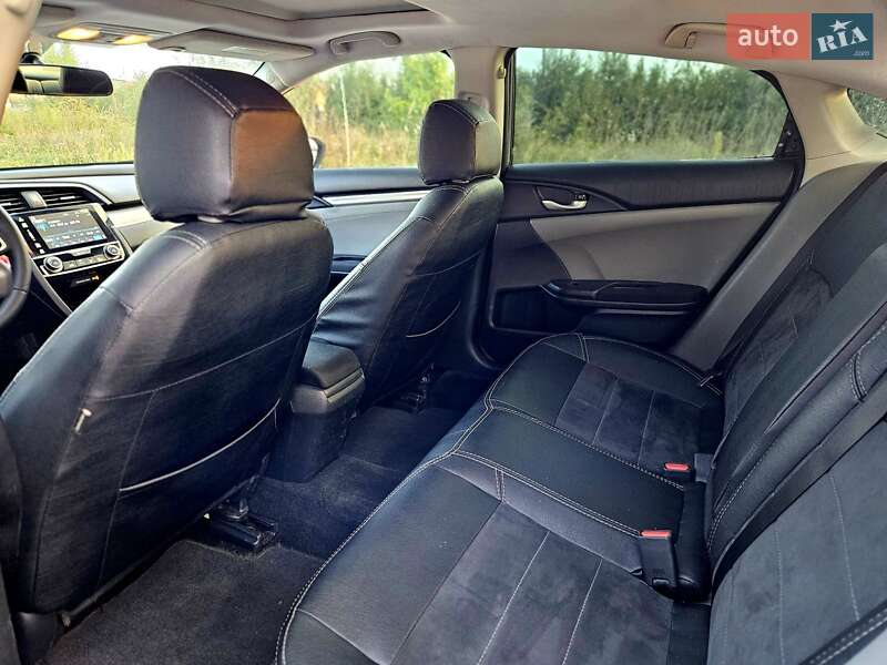 Седан Honda Civic 2017 в Львове