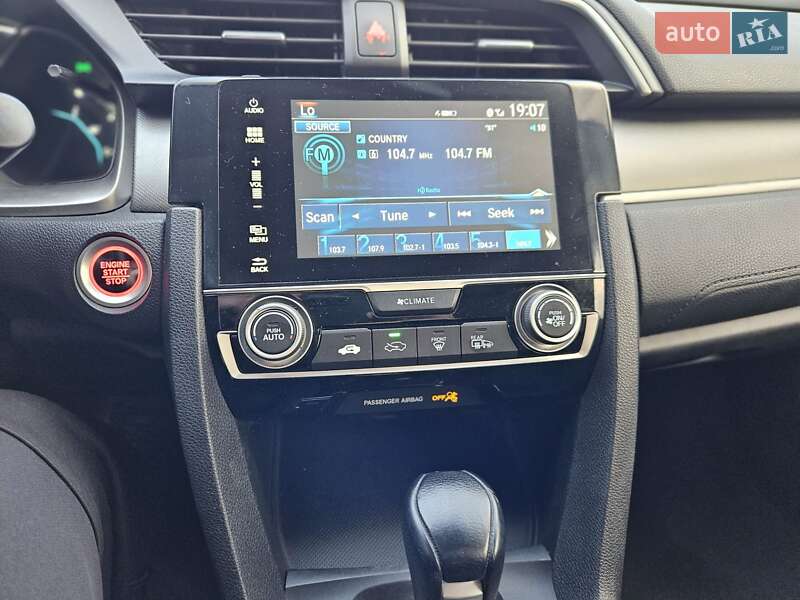 Седан Honda Civic 2017 в Львове