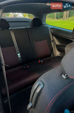 Хэтчбек Honda Civic 2004 в 