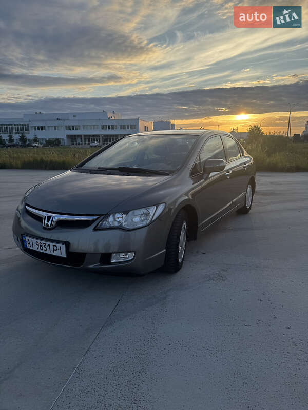 Седан Honda Civic 2006 в Коростене
