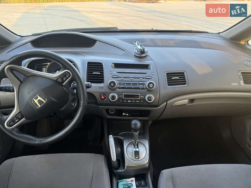 Седан Honda Civic 2006 в Коростене