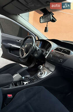 Хетчбек Honda Civic 2008 в  фото 15 Хетчбек Honda Civic 2008 в