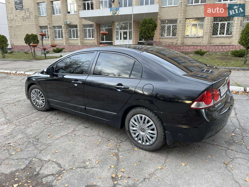 Седан Honda Civic 2006 в Чутовому