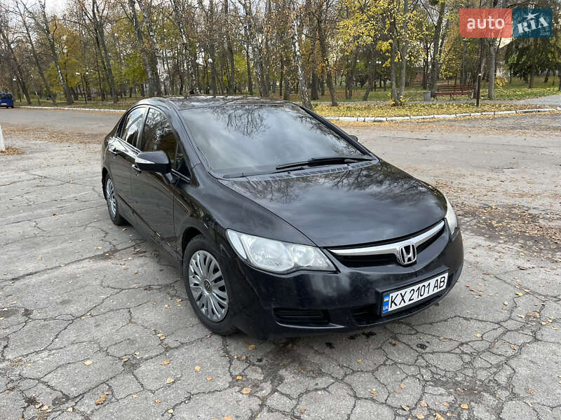 Седан Honda Civic 2006 в Чутовому