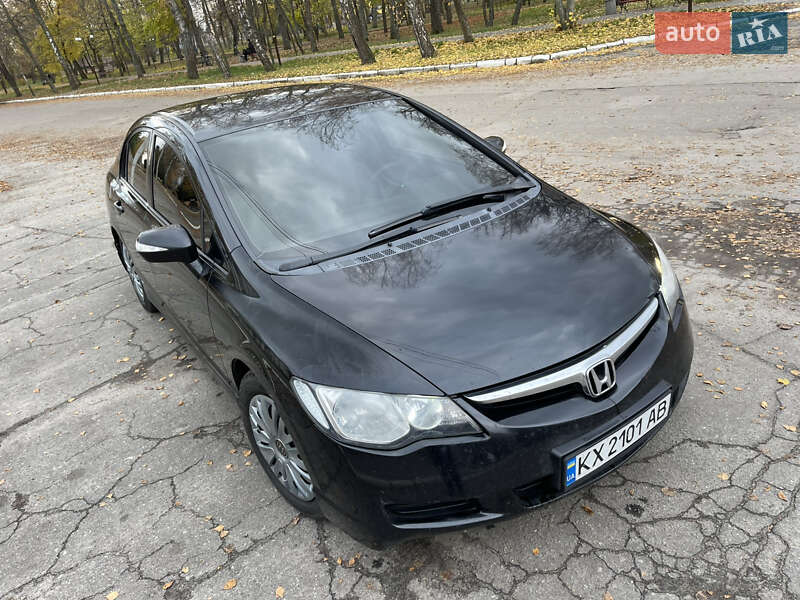 Седан Honda Civic 2006 в Чутовому