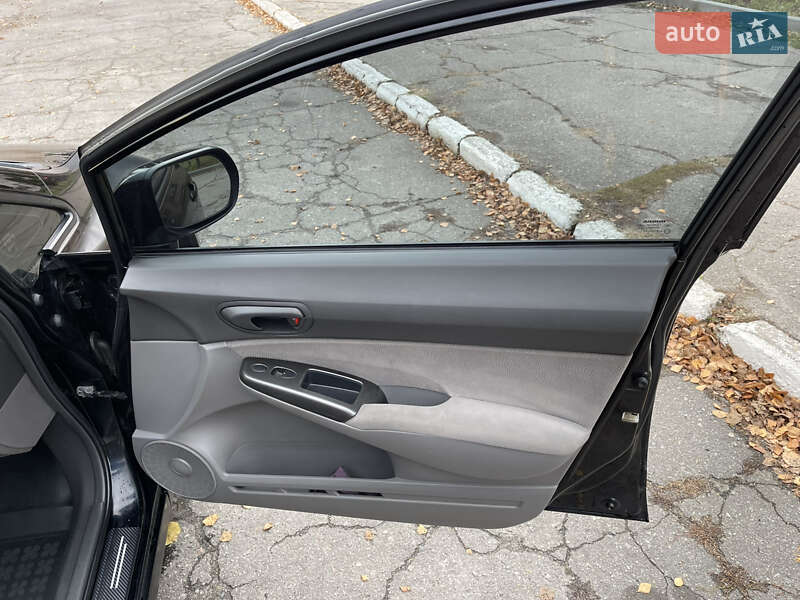 Седан Honda Civic 2006 в Чутовому