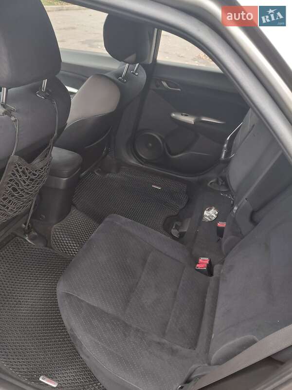 Хетчбек Honda Civic 2006 в Кривому Розі фото 11 Хетчбек Honda Civic 2006 в Кривому Розі