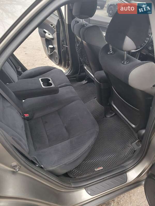 Хетчбек Honda Civic 2006 в Кривому Розі фото 3 Хетчбек Honda Civic 2006 в Кривому Розі