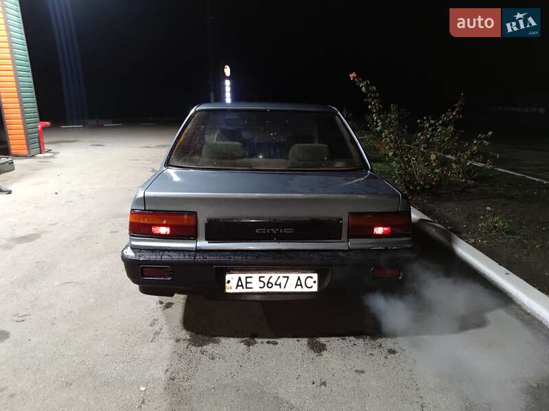 Седан Honda Civic 1990 в Магдалиновке
