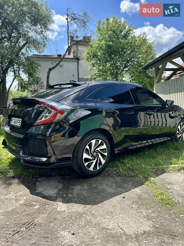Хэтчбек Honda Civic 2018 в Львове