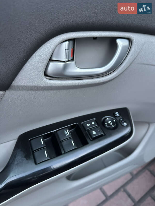 Седан Honda Civic 2012 в Днепре