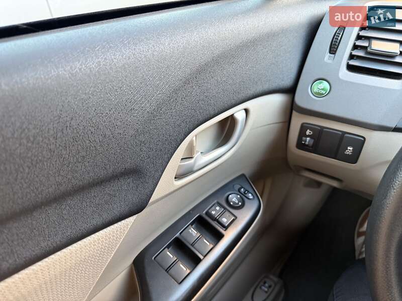 Седан Honda Civic 2013 в Киеве фото 10 Седан Honda Civic 2013 в Киеве