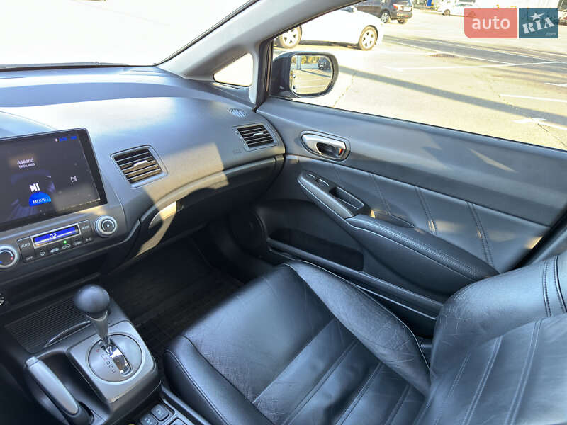 Седан Honda Civic 2010 в Днепре