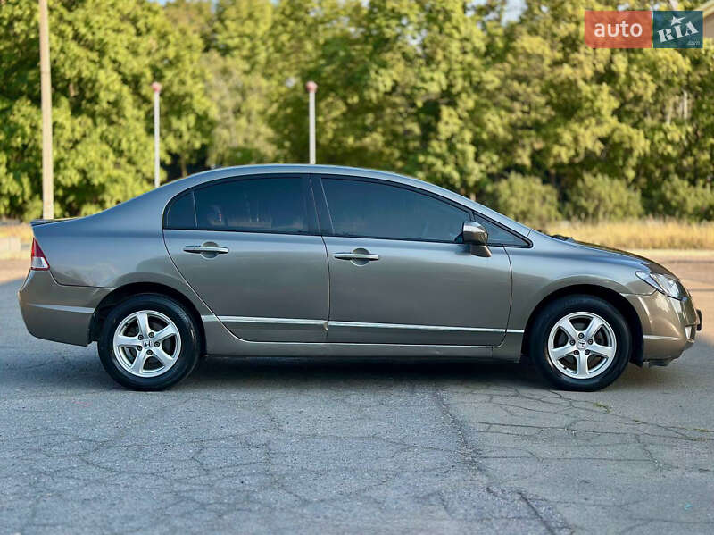 Седан Honda Civic 2006 в Дніпрі