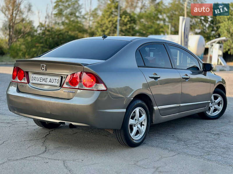Седан Honda Civic 2006 в Дніпрі