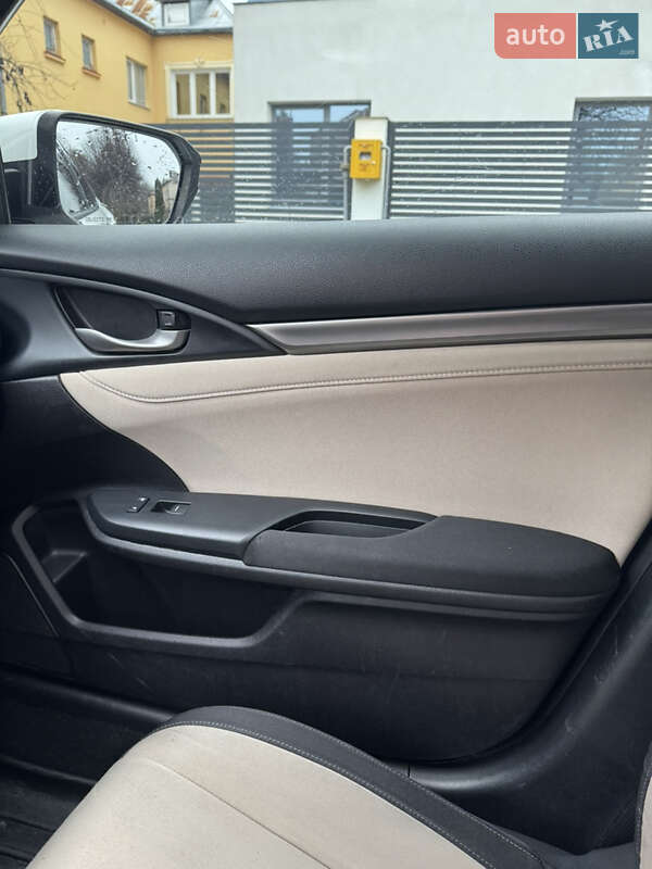 Хэтчбек Honda Civic 2019 в Львове