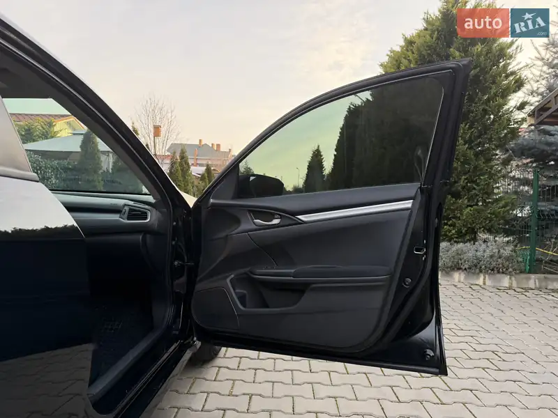 Honda Civic 2018 VIN 19XFC2F55JE036226 фото оголошення 34 з 111