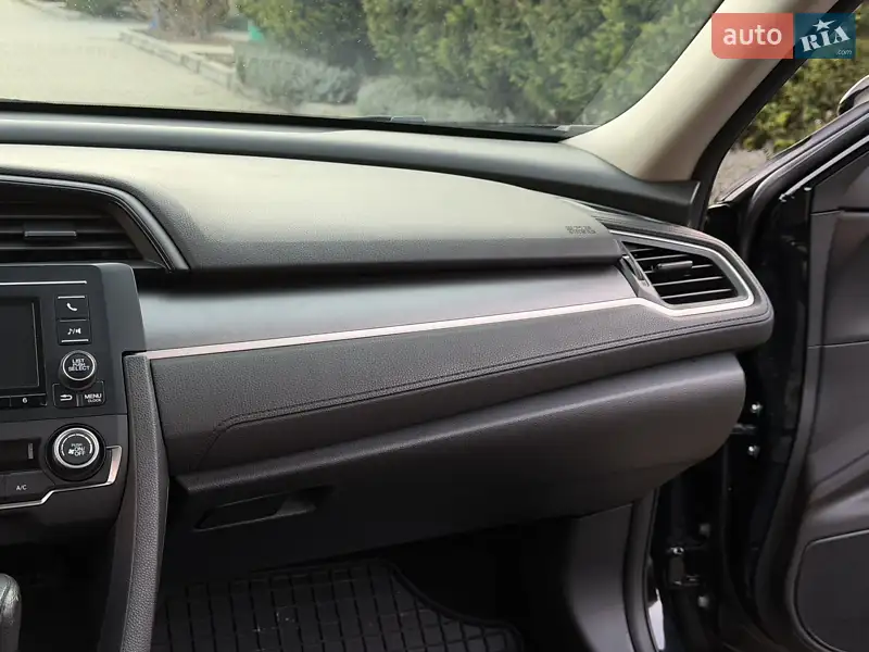 Honda Civic 2018 VIN 19XFC2F55JE036226 фото оголошення 32 з 111