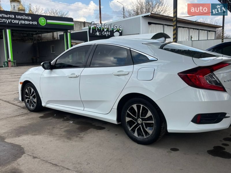 Седан Honda Civic 2018 в Киеве