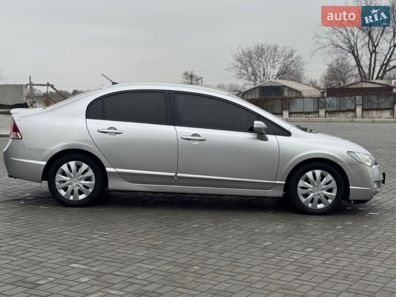 Седан Honda Civic 2008 в Днепре