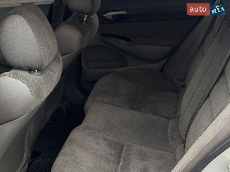 Седан Honda Civic 2008 в Днепре