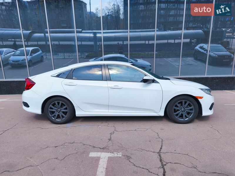Седан Honda Civic 2016 в Киеве