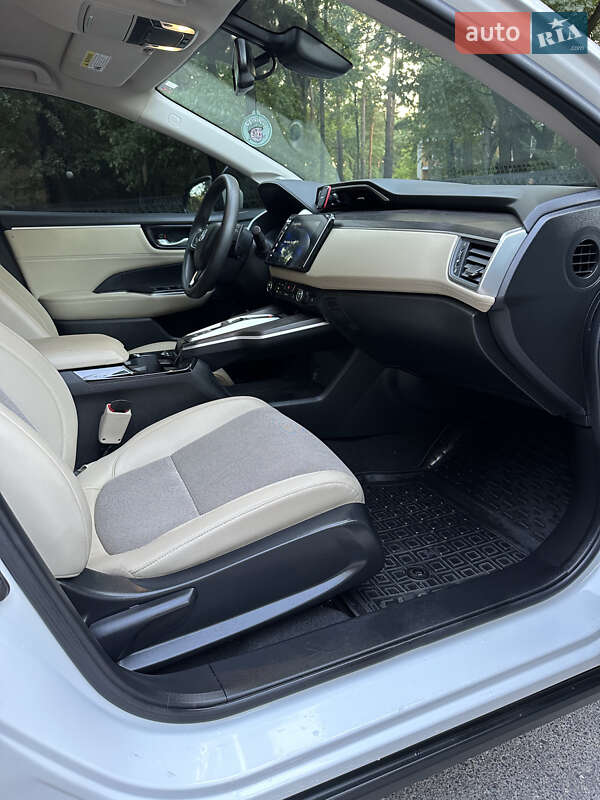Седан Honda Clarity 2018 в Хмільнику