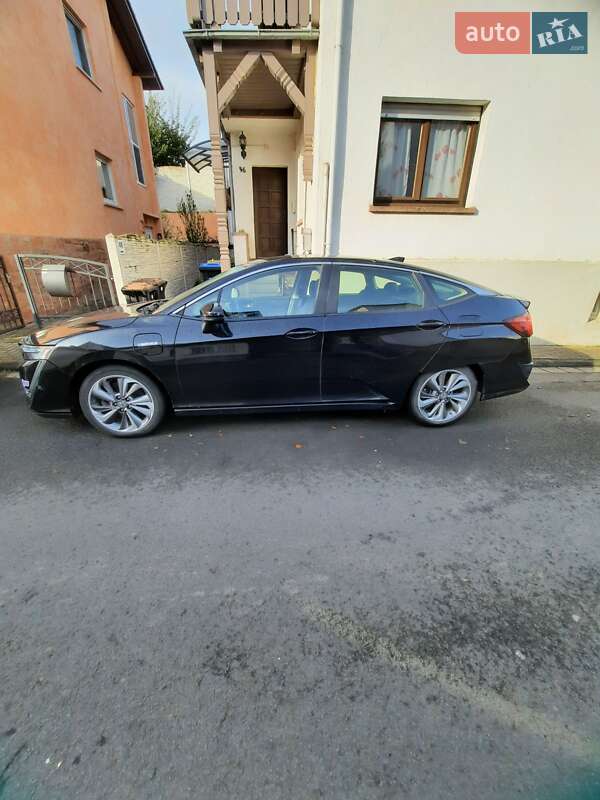 Седан Honda Clarity 2018 в Ужгороді