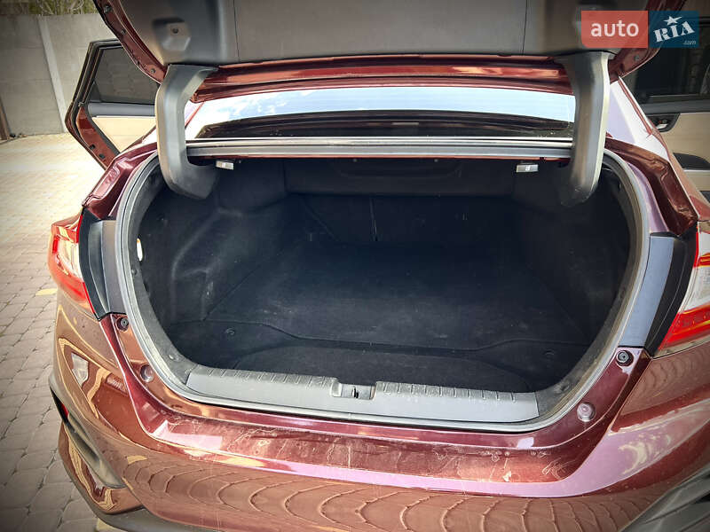 Седан Honda Clarity 2018 в Ладыжине
