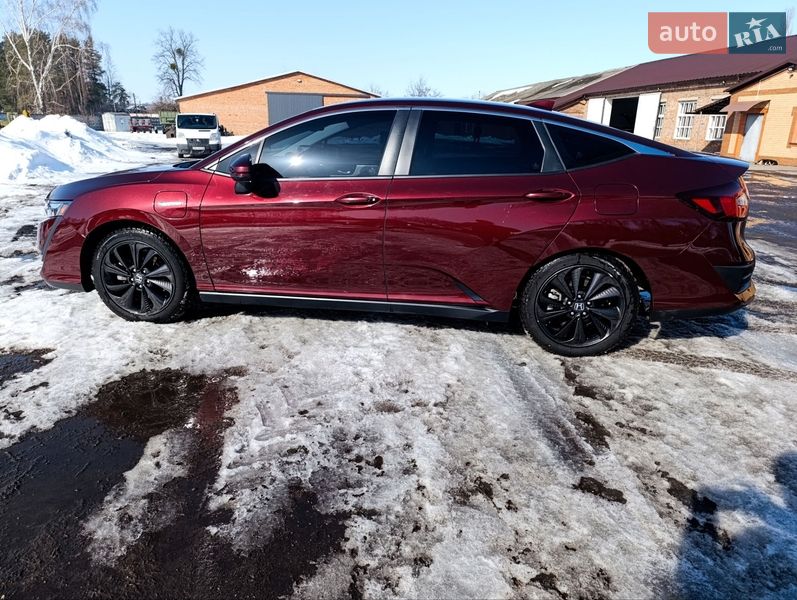Седан Honda Clarity 2017 в Ромнах