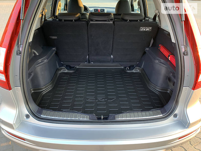 Позашляховик / Кросовер Honda CR-V 2011 в Чернівцях