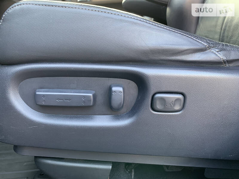 Позашляховик / Кросовер Honda CR-V 2011 в Чернівцях