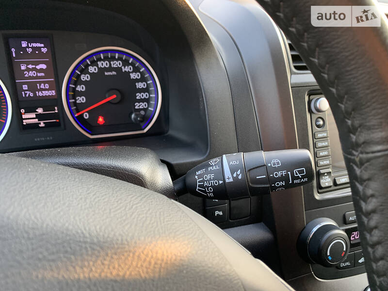 Позашляховик / Кросовер Honda CR-V 2011 в Чернівцях
