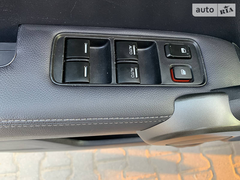 Позашляховик / Кросовер Honda CR-V 2011 в Чернівцях