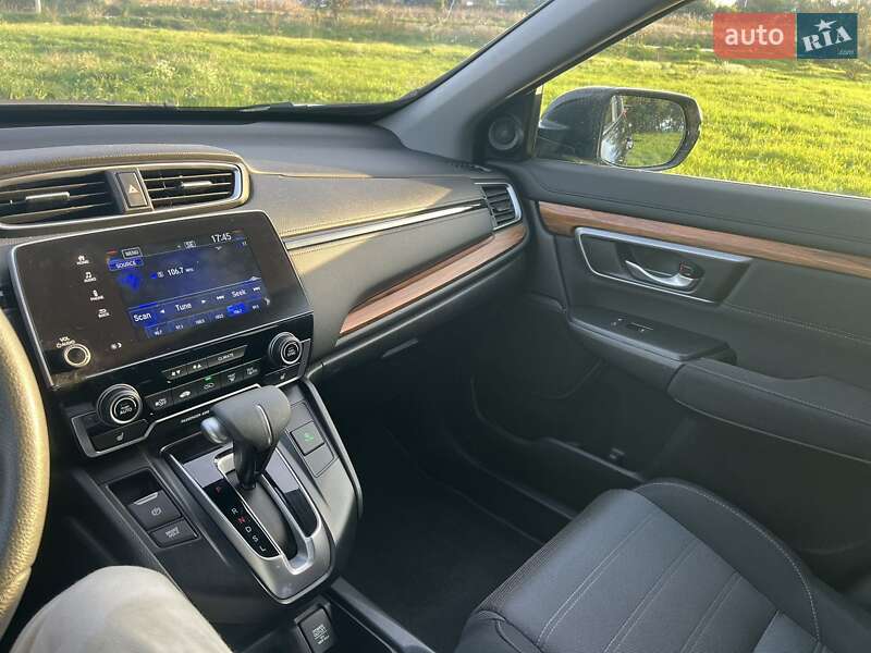 Внедорожник / Кроссовер Honda CR-V 2017 в Хмельницком