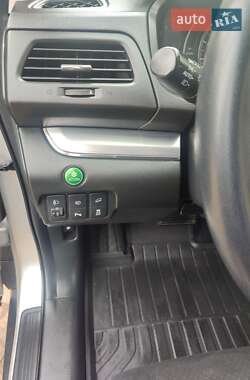Позашляховик / Кросовер Honda CR-V 2015 в 
