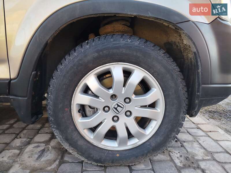 Внедорожник / Кроссовер Honda CR-V 2005 в Зборове